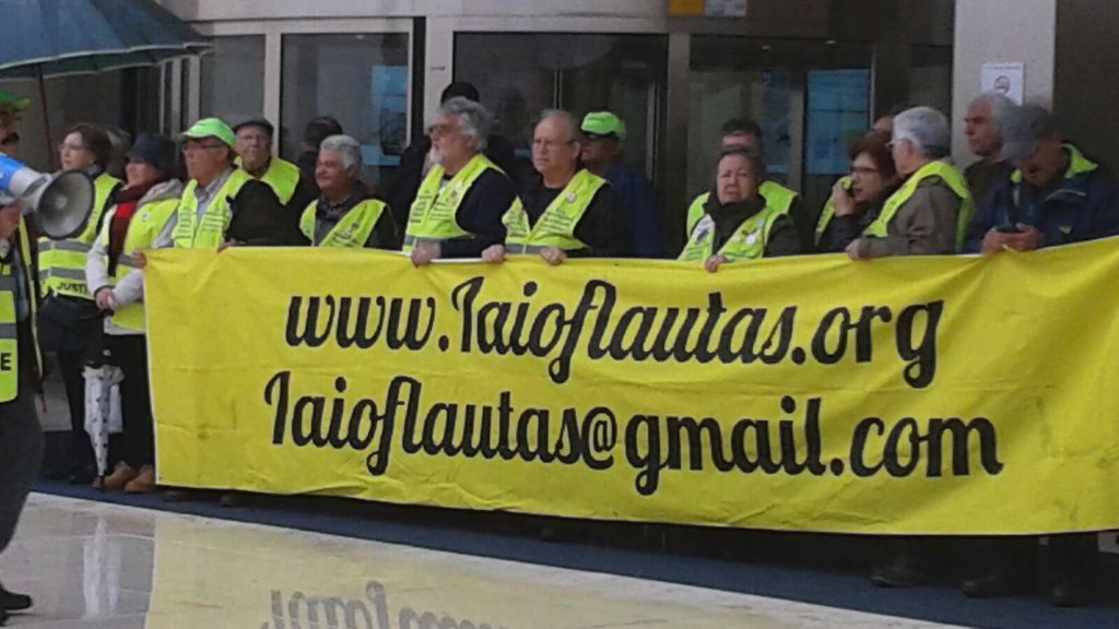 iaioflautas's tweet image. Avui  #TrenquemAmbLaCaixa Exigim la reversió total de la privatització de la T-Mobilitat iaioflautas.org/blog/2016/04/0…