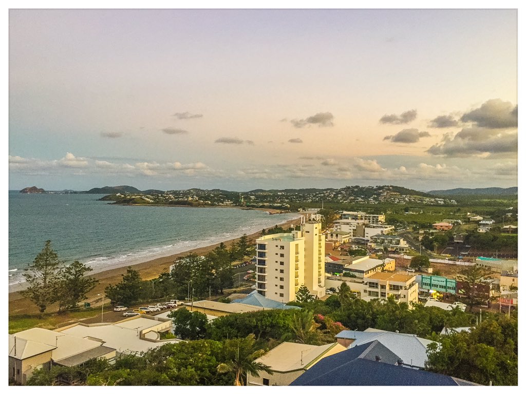 BenjaminJNorris's tweet photo. It's becoming like a 2nd home this town! #Yeppoon #OshenApartments #Sunsets #SouthernGreatBarrierReef #VisitYeppoon https://t.co/XoBSmWCUSf