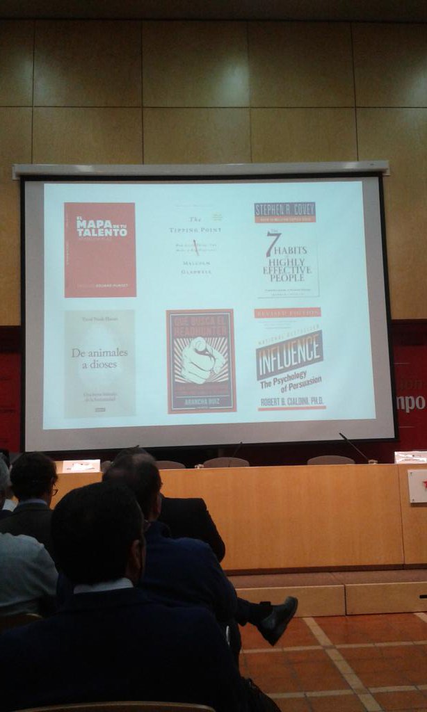 comuniproject's tweet photo. Algunos libros que nos recomienda @alterarancha sobre comunicación efectiva en jornadas @apcnet en @Fun_Cruzcampo https://t.co/vWOoMiWLfz