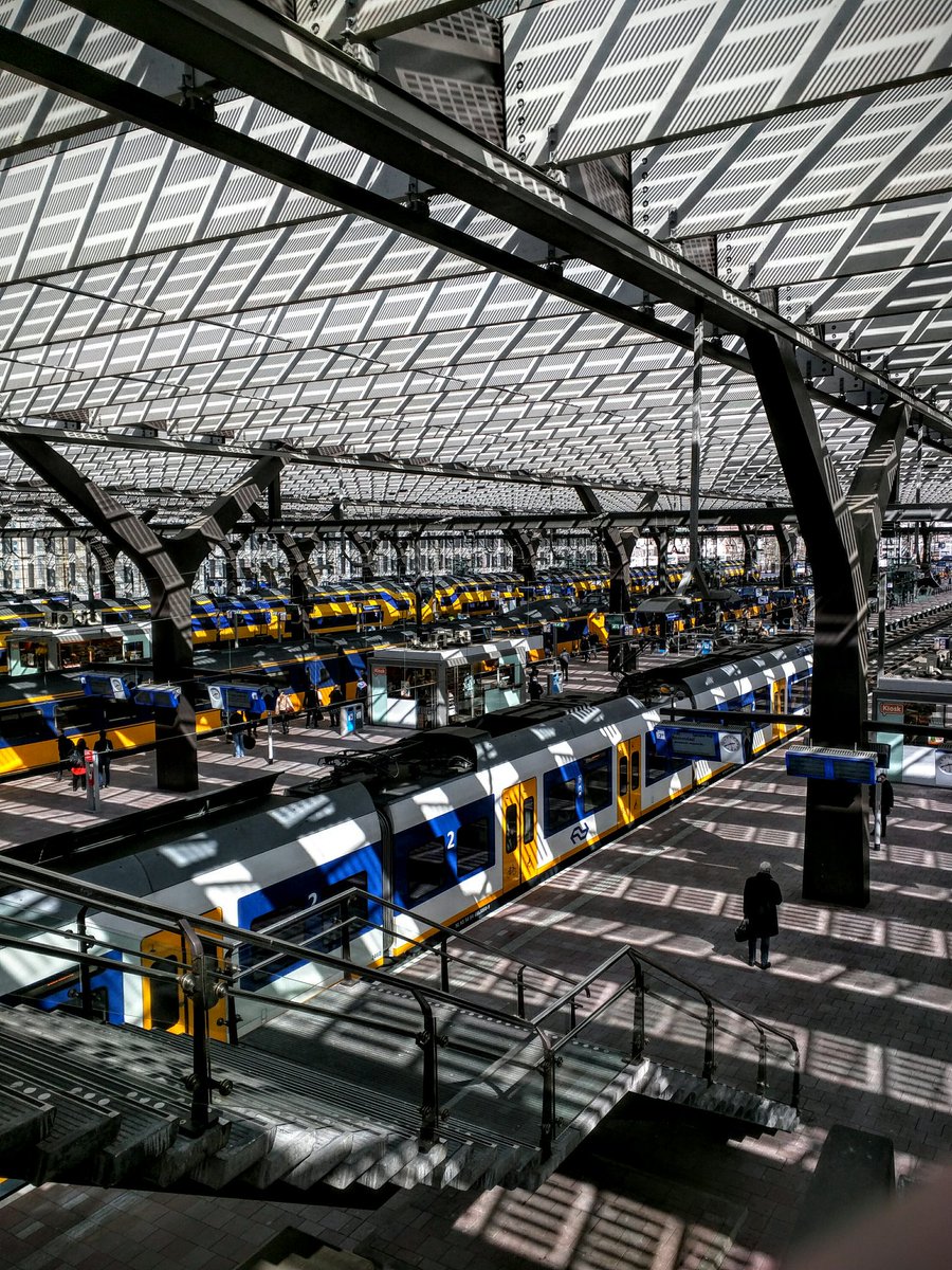 CamBarnard's tweet photo. Trains as art! Fantastic light today. #treinleven #rdamcentraal https://t.co/m6FEbH9SSB