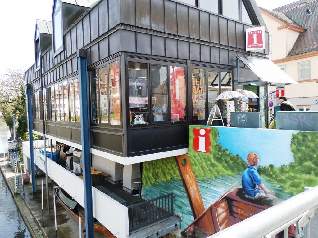 tueinfo's tweet photo. Kein Aprilscherz! Wie gefällt´s euch? Vorher-Nachher #Grafitto an #Touristinfo #Tübingen bitte "herzen" #visitbawu https://t.co/bOSKHHPZkJ