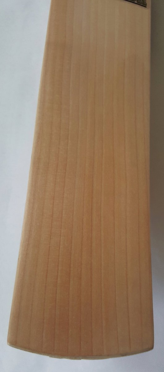 SQSports's tweet photo. Quite possibly the biggest bat we have in stock ATM. The CX Ground Emperor! #Beast #MonsterBat #Pinger https://t.co/rW6LgEA42w