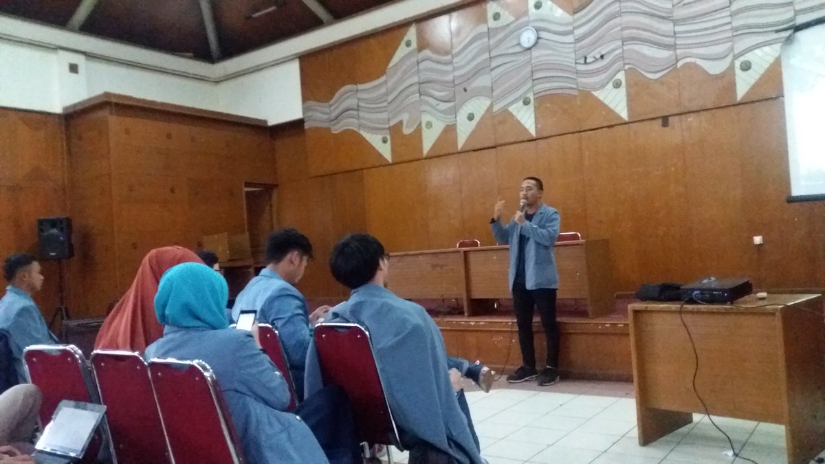 Nah ini ada presentasi dari manajer department, semangat!😉