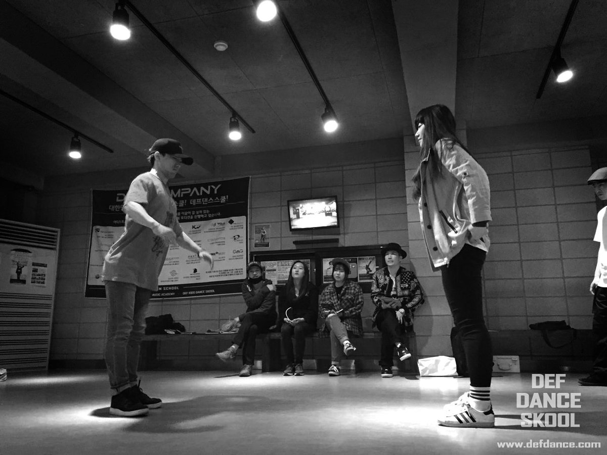 defdance_com's tweet photo. 데프댄스스쿨 팝핀반의 불꽃 튀는 배틀!

#팝핀 #배틀중 #팝핀배틀 #댄스학원 #팝핀학원 #팝핑 #defdanceschool #dance #popping #defkids #defcompany #데프댄스스쿨 https://t.co/LVNk0rfvUO
