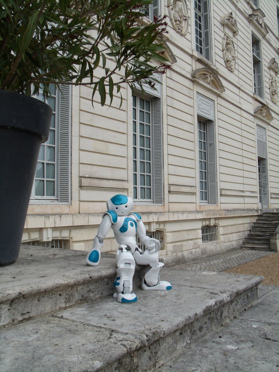 Chateaucheverny's tweet image. #FutureMW en #ValDeLoire : nos visiteurs du futur ? @chateaudeblois , @domainechambord #BattleRobot