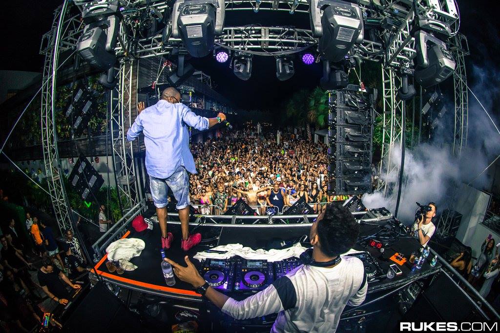 jacked_radio's tweet photo. #NP @afrojack live @ Wall Recordings Pool Party Miami
@jacked_radio #232 > 
https://t.co/l2d7O3lt5U #JackedRadio https://t.co/W5jFGrqLQc