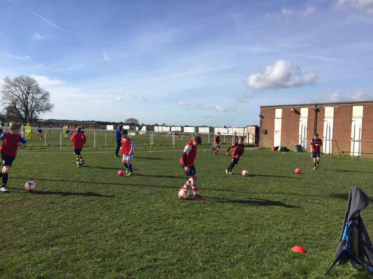 Over 30 players today at Ringwood Town FC <a href="/AFCBCommunity/">AFCB Community</a> <a href="/samturnercst/">Sam Turner</a> <a href="/NickC01AFCBCST/">Nick Clark</a>