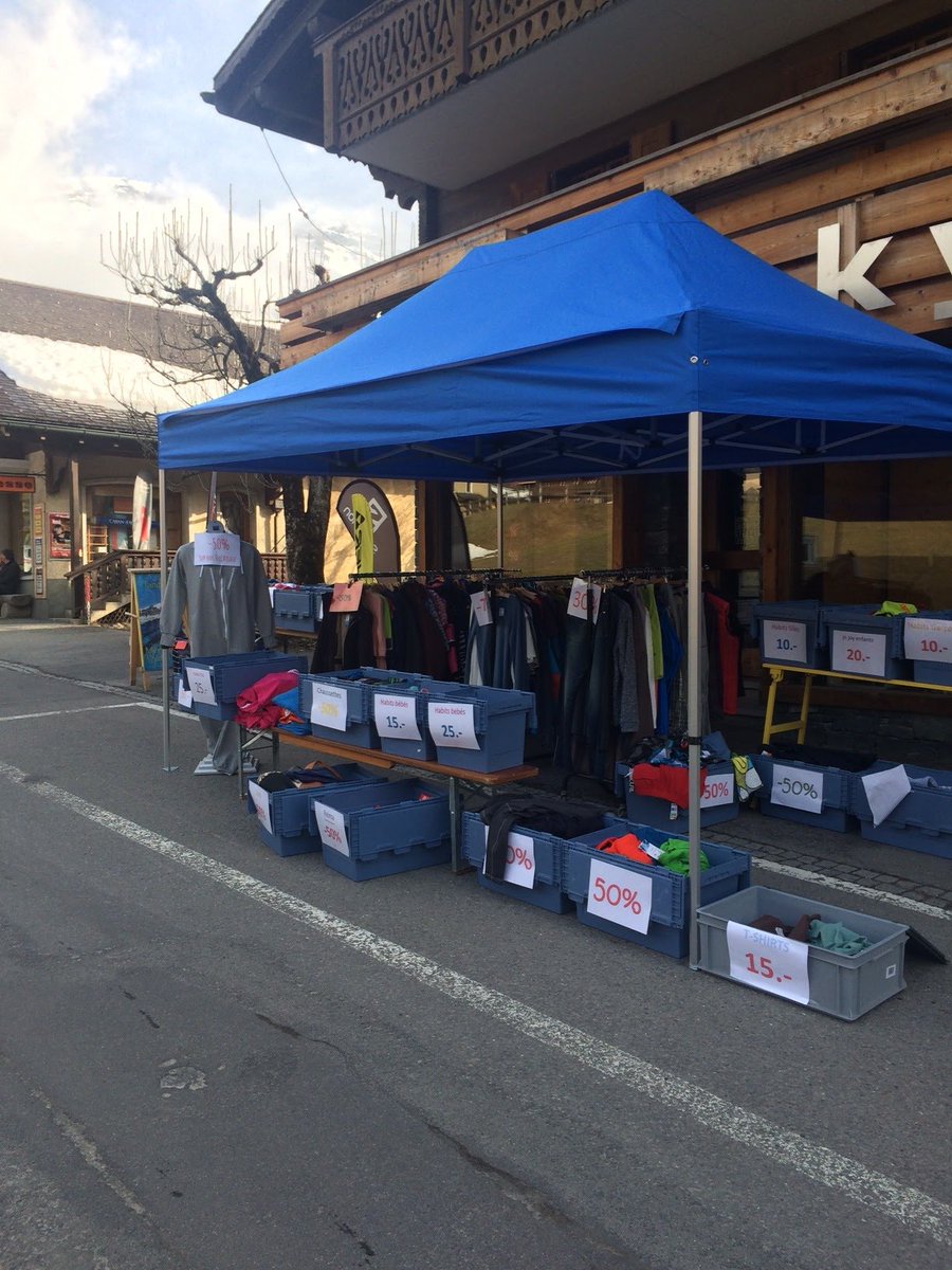 Notre première journée de braderie se termine.. il n'est pas trop tard pour continuer d... goo.gl/zHNq6B