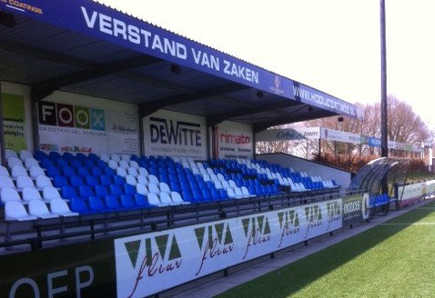 Nieuwe stoeltjes tribune. Hulde aan de klusploeg! vvhoogeveen.nl/artikel/hulde-… via <a href="/VVHoogeveen/">VV Hoogeveen</a>