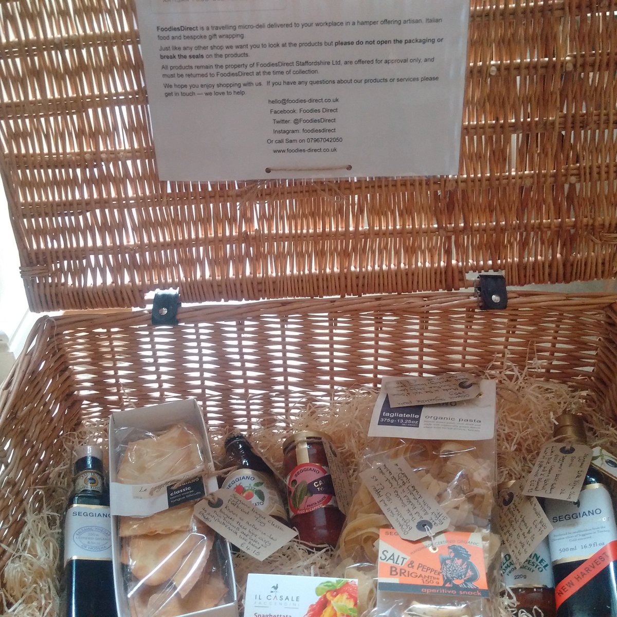 FoodiesDirect's tweet photo. @FoodiesDirect 's #micro-deli hampers are on their travels visiting workplace staffrooms and kitchens. #artisanfood https://t.co/7a2RuKlcAT