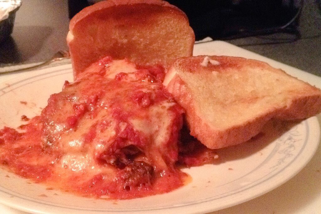 DaBlackhawksFan's tweet photo. 5-Layer Lasagna Bolognese in Sauce wit Garlic Toast.
My Nonna's recipe.
#DaSuperfansMenu #GinosMenu #italianprobs https://t.co/sbGXGtgxMA