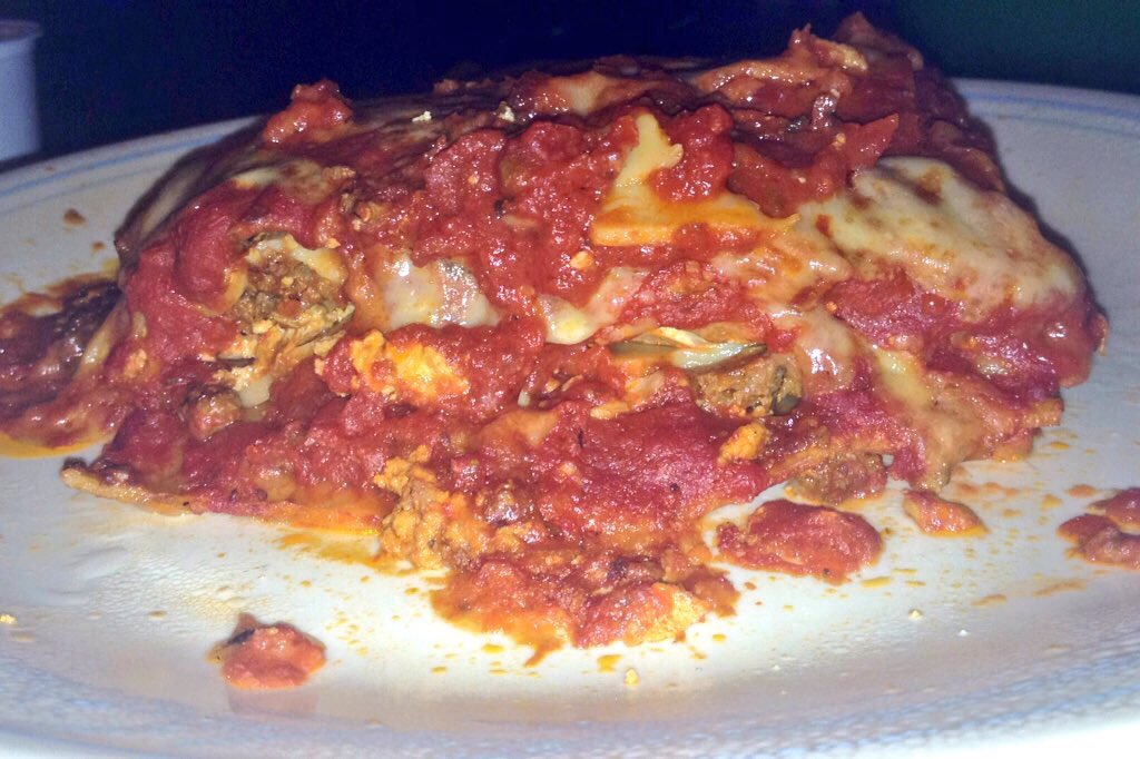 DaBlackhawksFan's tweet photo. 5-Layer Lasagna Bolognese in Sauce wit Garlic Toast.
My Nonna's recipe.
#DaSuperfansMenu #GinosMenu #italianprobs https://t.co/sbGXGtgxMA