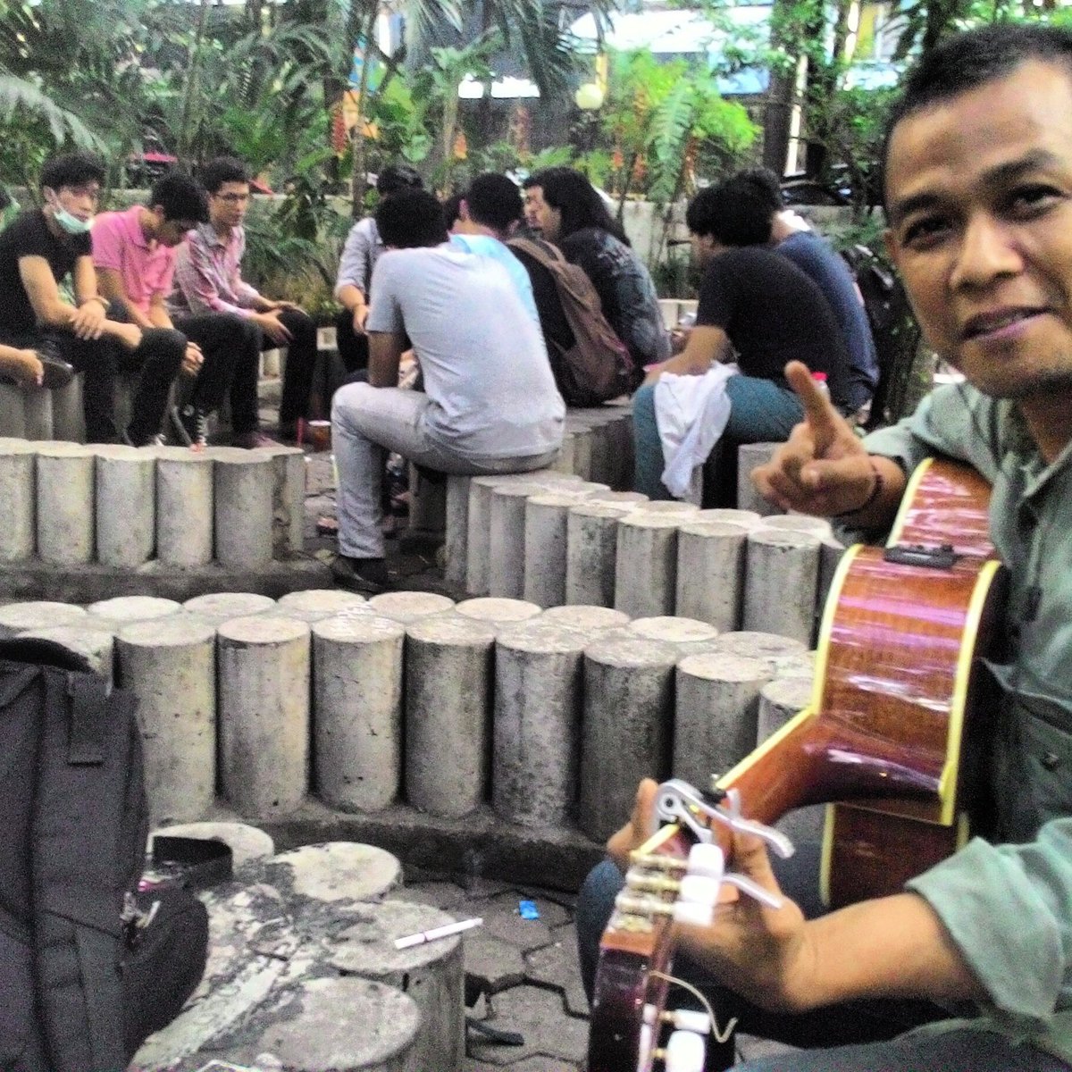 KP_Management's tweet photo. Sekali2 nongkrong hibur tmn2 tp tetap asyik https://t.co/nf288lIgPZ