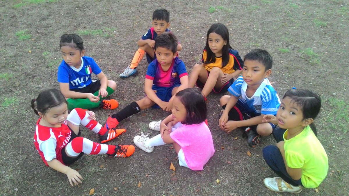 jaimebatucan's tweet image. After the days session with the kids #crocsfc