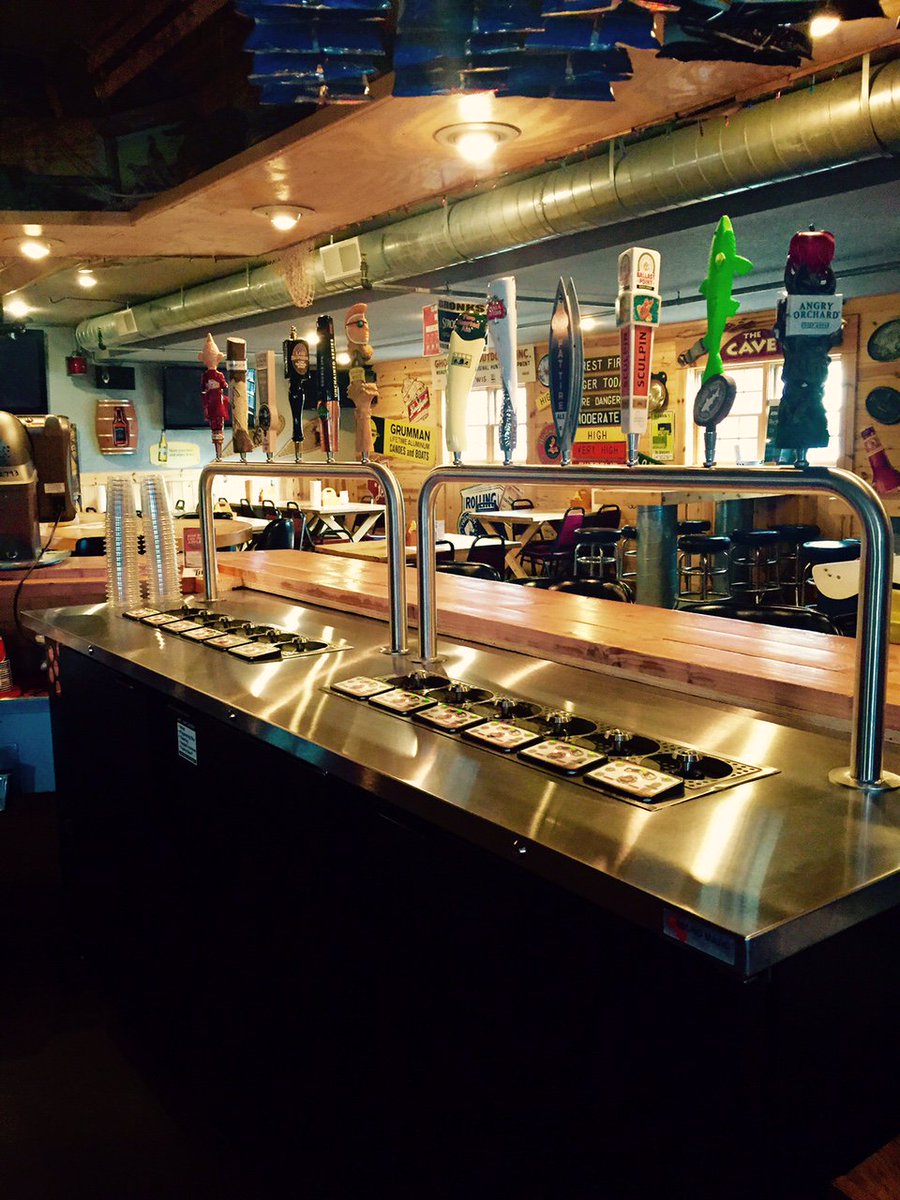 BottomsUpBeer's tweet photo. The install at Gronks Bar and Grill is complete! It's a #beerdispensing #monster! #Bottomsupbeer https://t.co/0e5NxA1E9O