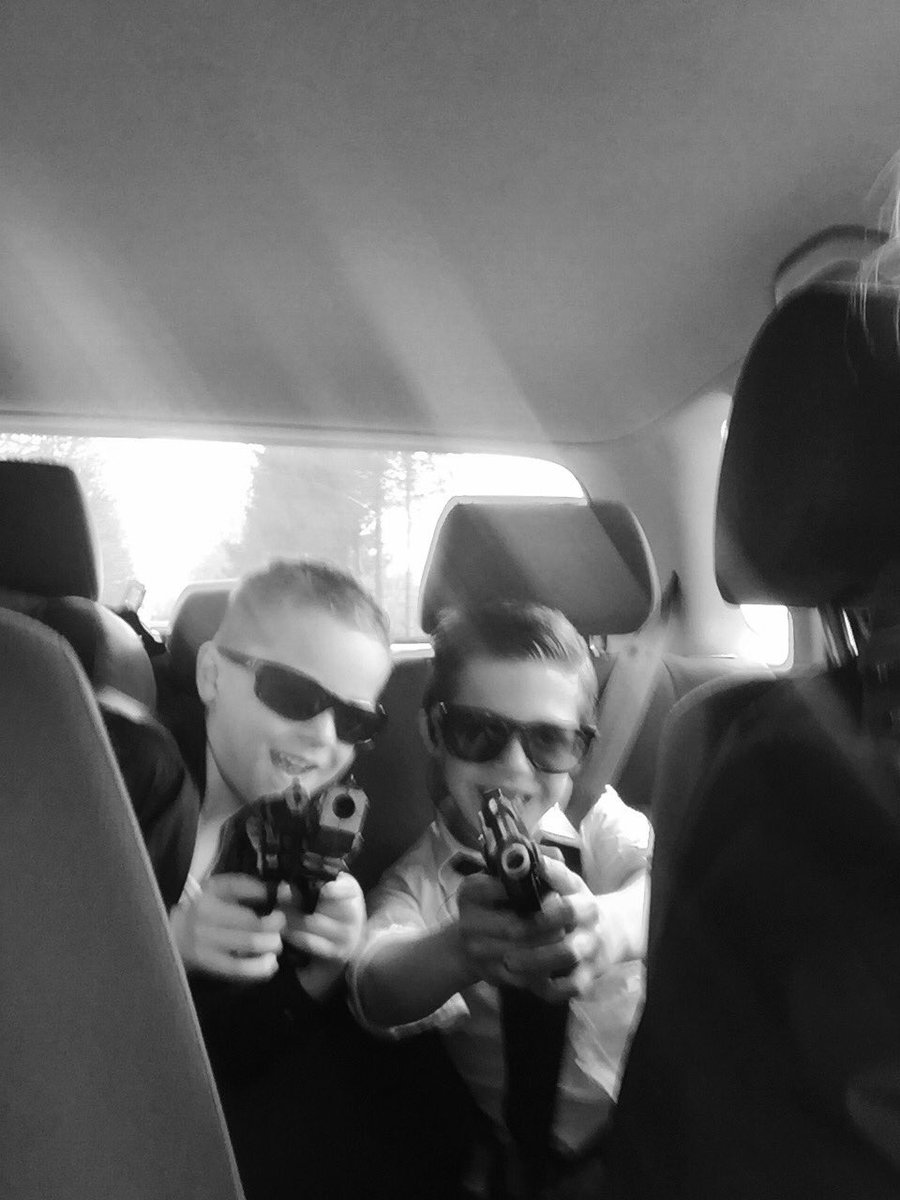Daisycampforts's tweet photo. These boys are ready to party! #verjaardagsfeestje #cool #fun @jimvanaerde @Alessiowildwolf @jorunflower https://t.co/IfzdXxhTcn