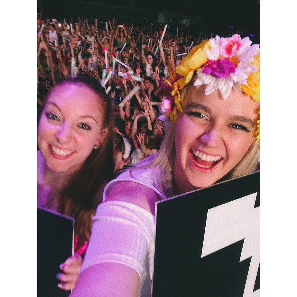 maddy_raynor's tweet photo. When you get onstage for @HyperglowTour // @steveaoki your show was wild https://t.co/R3g8p9qyuU