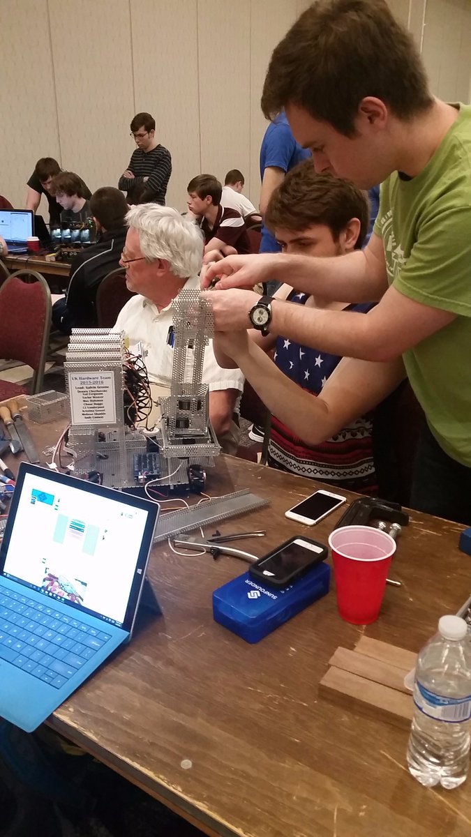 UKY_IEEE's tweet photo. Time to get down to businees with  #theCage! Let's go #UniversityofKentucky #hardwareteam 
#SECon16 #IEEE https://t.co/v0QKbKnwCg