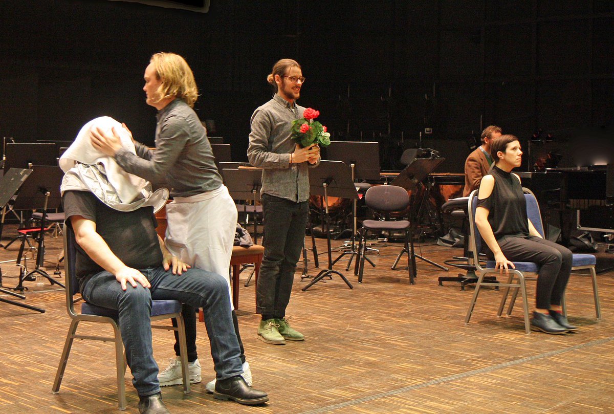 dnbe_no's tweet photo. Lekne og engasjerte solister under prøvene på Operafest! #DNBE #operafest https://t.co/lyMCy8JYRd