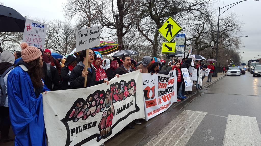 PilsenAlliance's tweet photo. @EnlaceChicago @PilsenAlliance #FightForFunding #ShutDownChi  si se puede! @CTULocal1 @TeachForJustice @gozamos https://t.co/SUWdTjV9nN