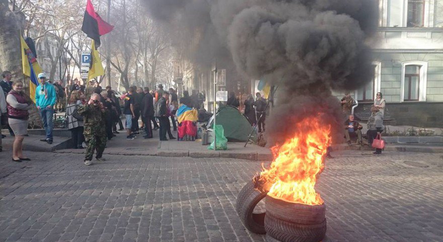 Одесское новое видео. Эко активисты жгут шины.