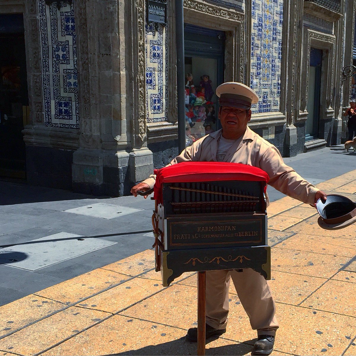 peigarza's tweet photo. Tradiciones que sobreviven a la modernidad... #paisajedfeño https://t.co/JGejPONpik https://t.co/o17fedjcMA