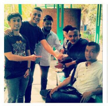 KP_Management's tweet photo. Tongkrongan tmn2 dikampussss, kita semua asyik aja https://t.co/EQW4rsbwaO