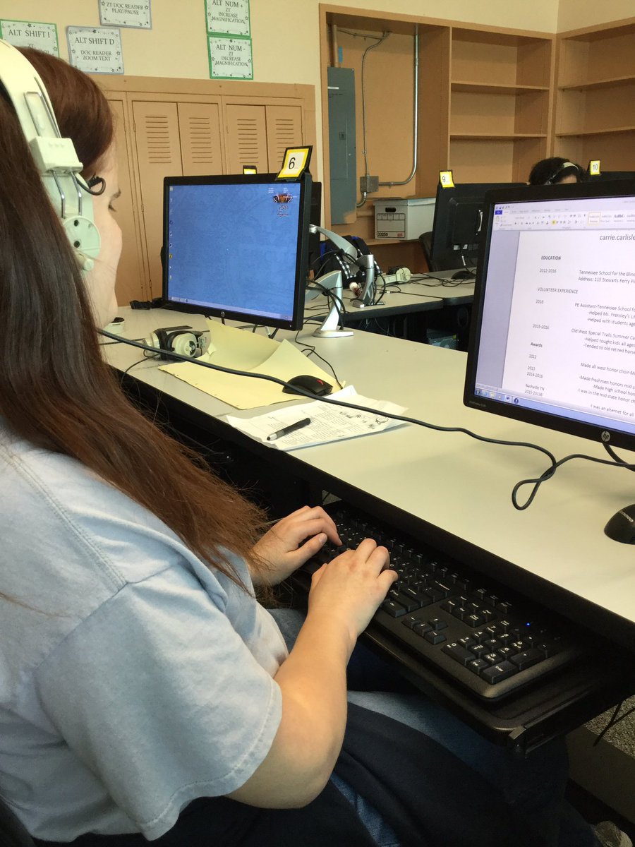 TSB_TechAmandaB's tweet photo. Working on our resumes! #Jobs @TSB_Tigers https://t.co/lLnVXJrC9M