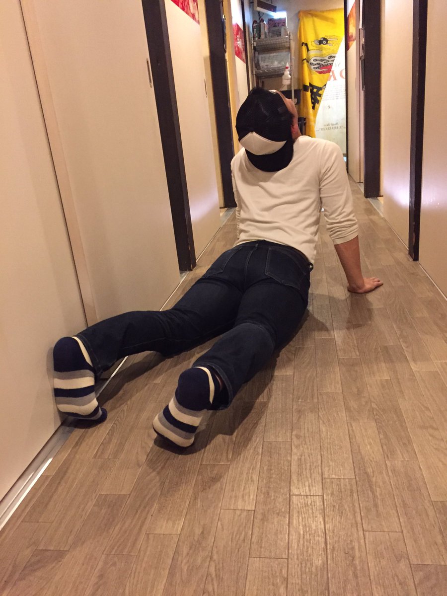 mitaan122's tweet photo. 逆立ちヘタクソかよ（笑） https://t.co/YMhtpuvfs1