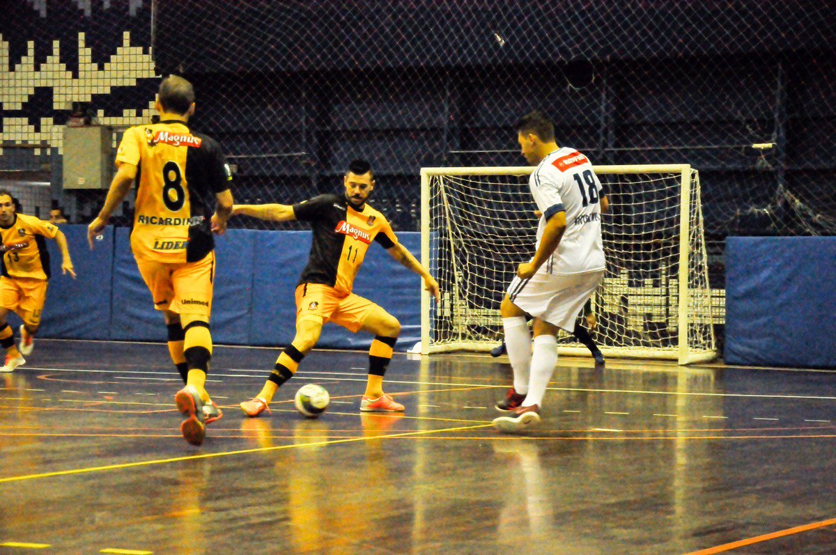 victormello18_'s tweet photo. AABB 3 x 8 Magnus Apesar da derrota seguimos em 3* lugar do Grupo B da @lpfoficial ! #VM18 #ExpressSports https://t.co/56hO2tU69E