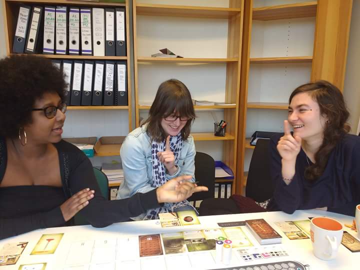 UniversudLiege's tweet photo. Création d'un jeu de société nouvelle génération : c'est parti avec des étudiants de l'@UniversiteLiege ! https://t.co/dizxEqUGqD