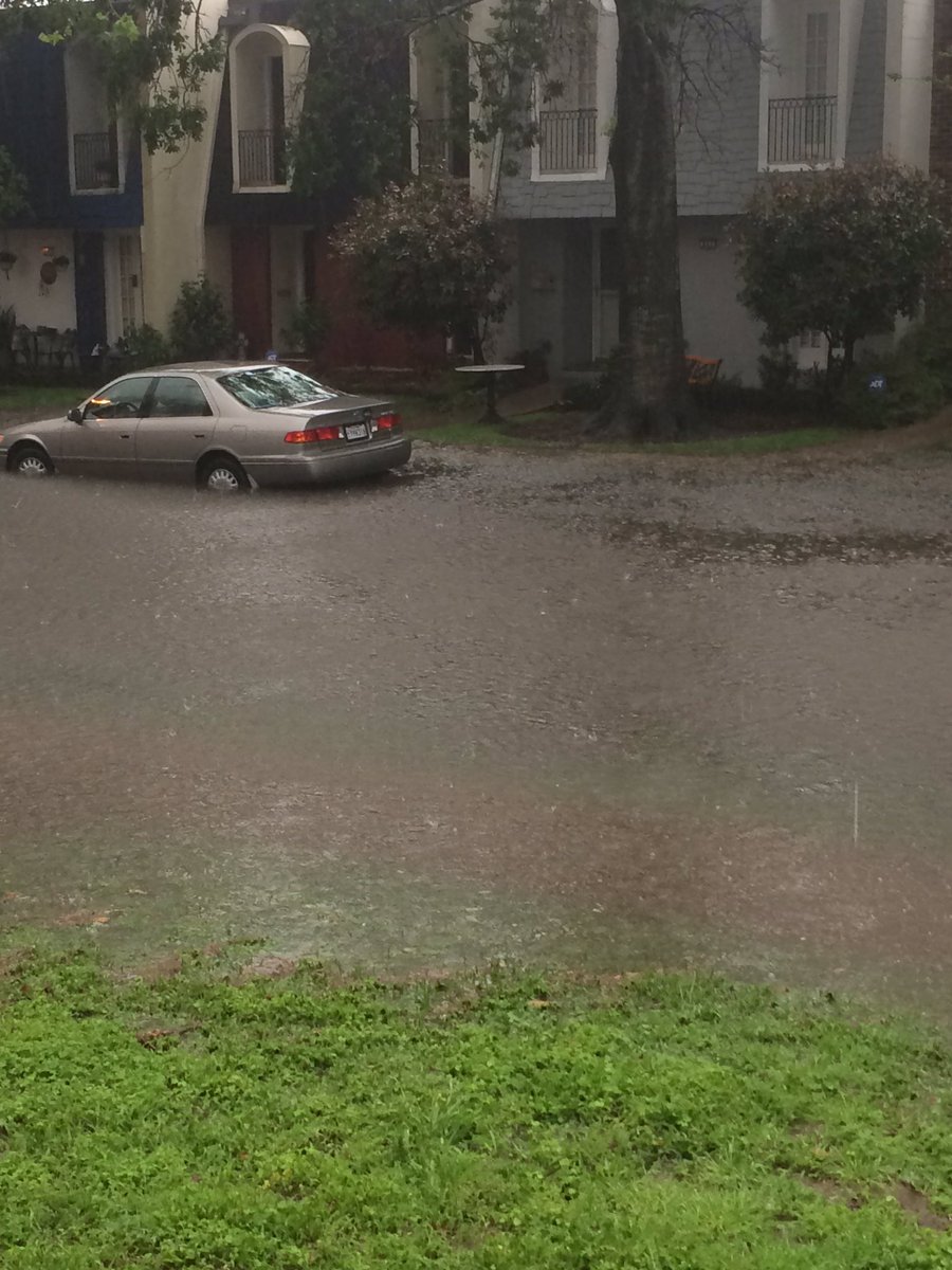 molaison_george's tweet photo. @MargaretOrr @Laura_Buchtel @acranfordwwl Car flooded out in Metairie near Veterans and Martin Behrman. https://t.co/89LJlqZzsy