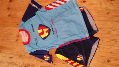HardloopteamHvh's tweet photo. de kleding is binnen
zondag krijgen de eerste lopers hun kleding uitgereikt https://t.co/oFgLskZOWC