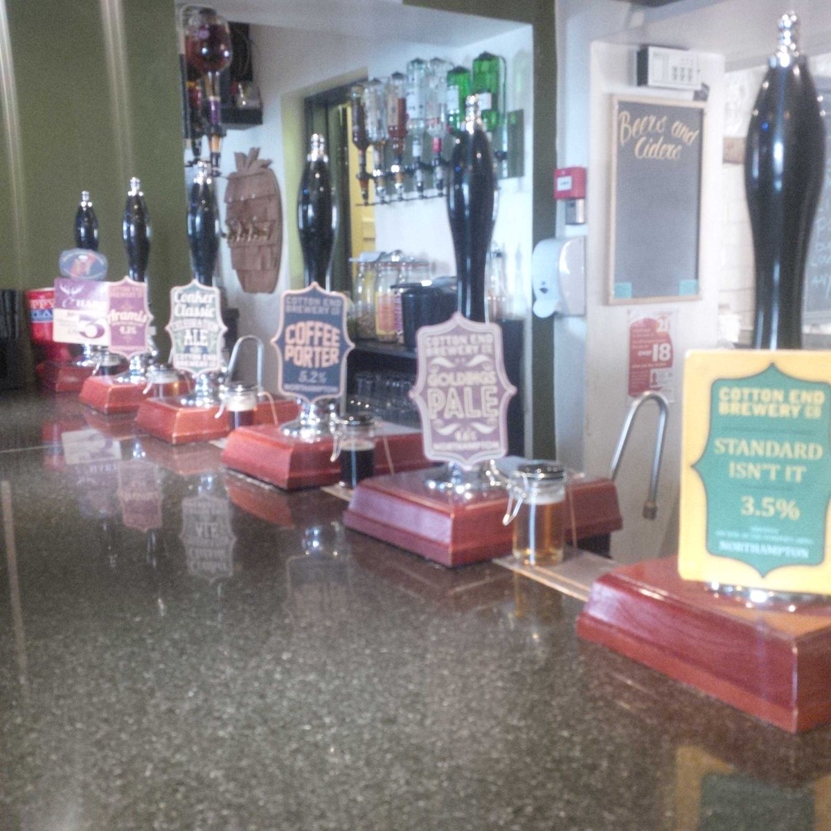 pomfretarms's tweet photo. 5 of our own beers on this weekend joined by Hart No3. #cottonendbrewery #hartfamilybrewers #booze https://t.co/XwI788ADPk