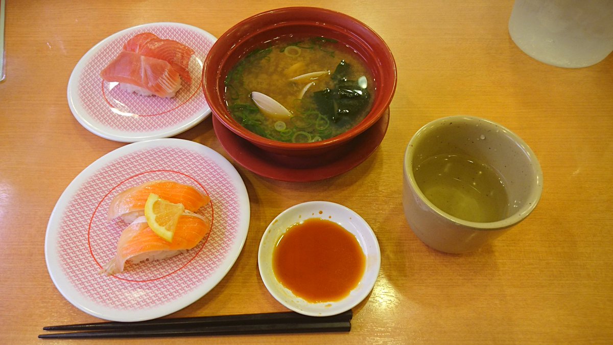 KANKORE1209's tweet photo. 寿司うまい https://t.co/pBzxAcVVNk