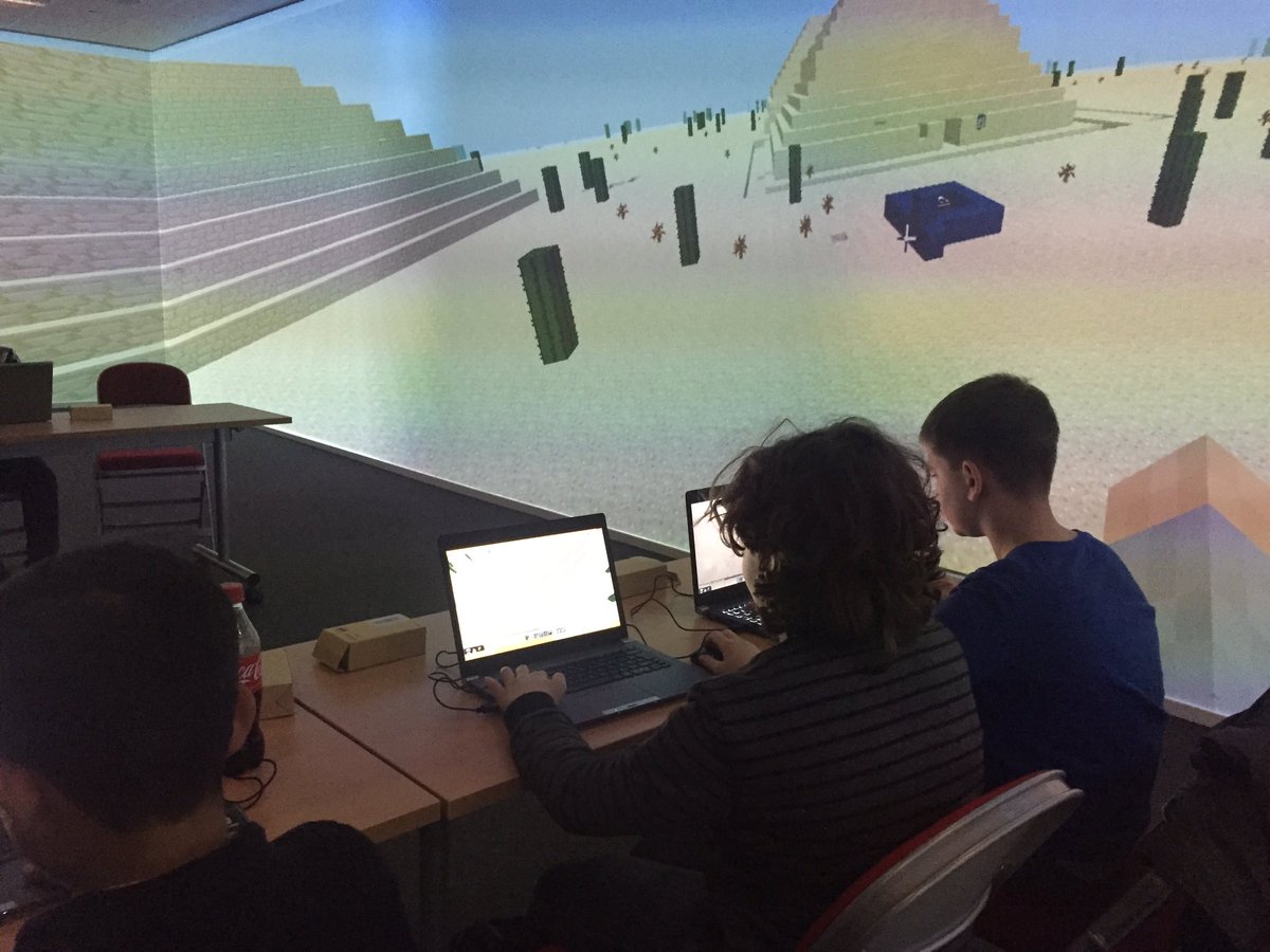 KirstyGrundySTP's tweet photo. @innovativeteach hands out #Microbits @ our #Minecraft holiday hack event with Y7 in immersive room @microsofteduk https://t.co/GkC2WufH7D