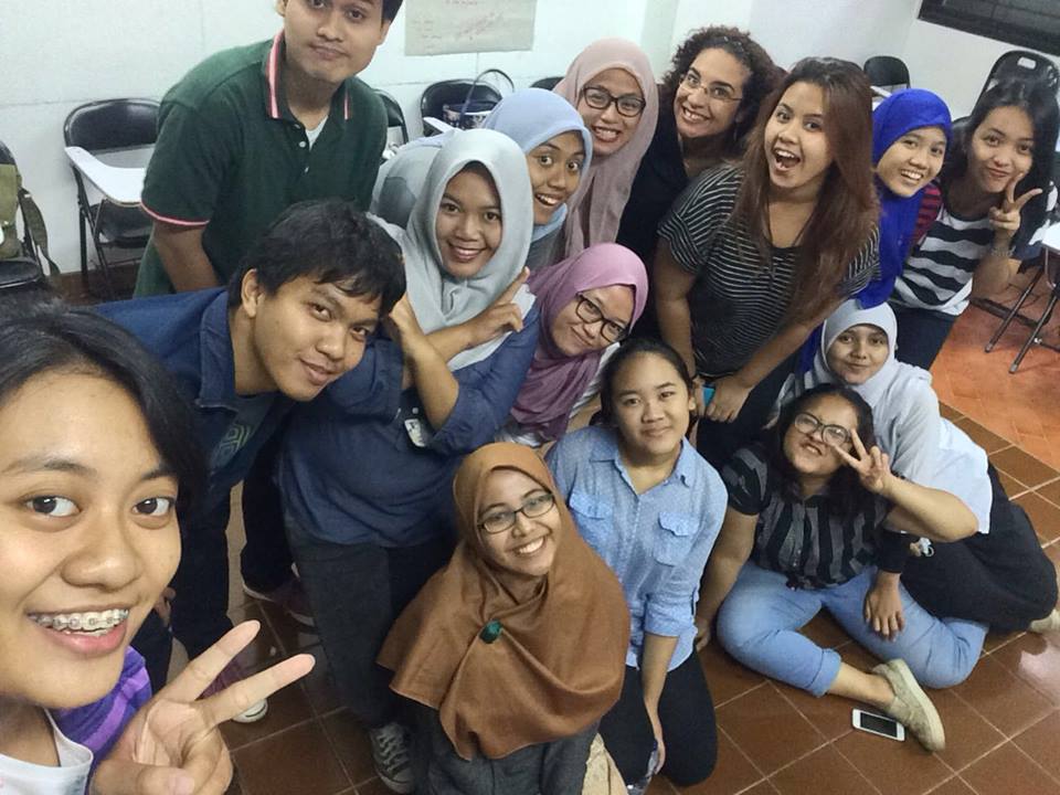 EnglishArtLab's tweet photo. [TODAY] English for Young Learners Workshop w/ Fellow Samar (RELO US EMB). So lucky to hv her as our trainer! #EWB3 https://t.co/6r9pfdjUgY
