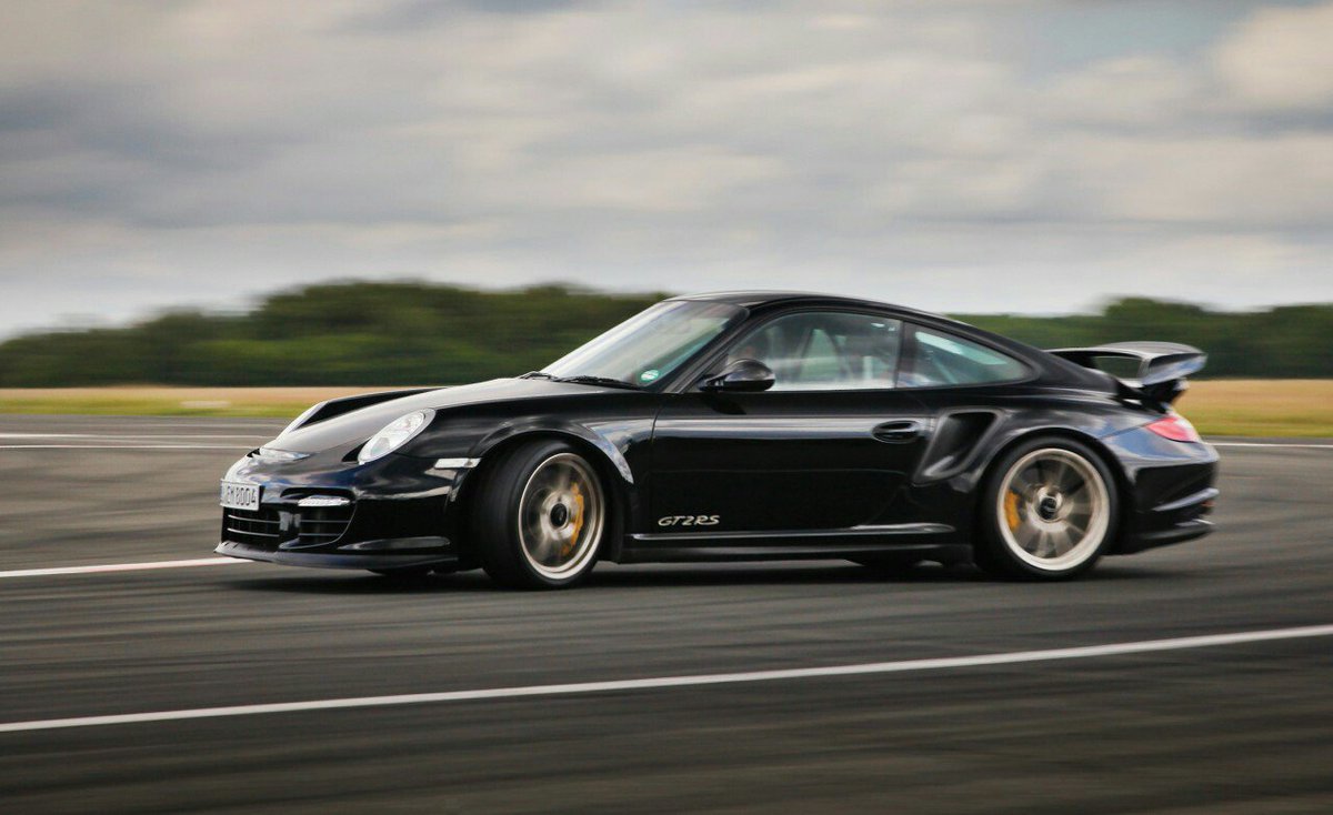 PorschePoison's tweet photo. #gt2rs https://t.co/7DtPwRQ3pS