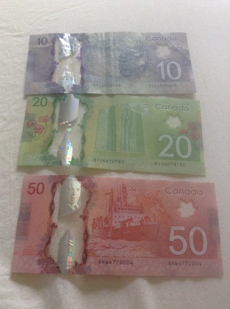 XmirLogan's tweet photo. Canadian money is colourful. https://t.co/RANjUThum0
