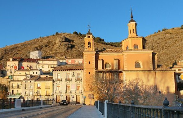 QAHcom's tweet photo. La Virgen de la Luz en su Santuario del Barrio de San Antón de Cuenca https://t.co/stVLxO1drC @QAHhistoria #Cuenca https://t.co/x7IAjMolpJ