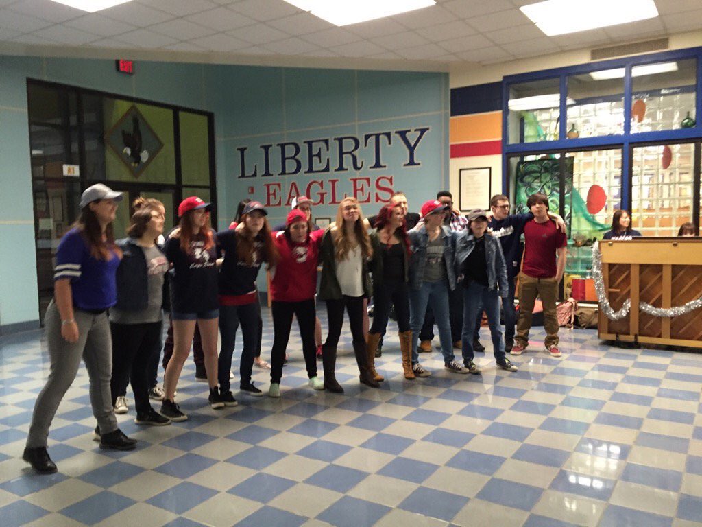 LHSEAGLESVA's tweet photo. @LHSDC_ did an amazing job this morning performing in the lobby for #YAMspiritweek https://t.co/7OyM835ul3