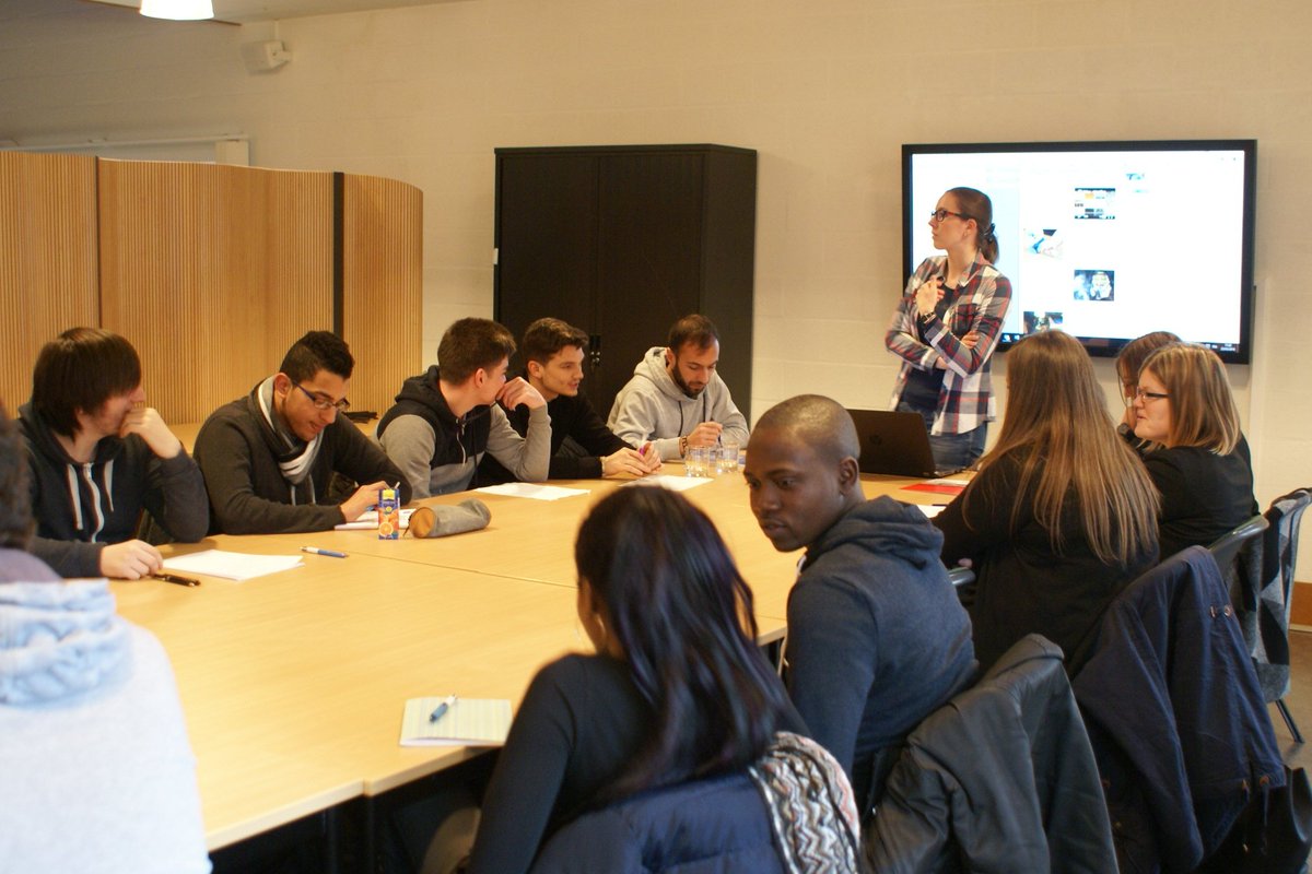 #FF <a href="/HEPL_Troclet/">HEPL</a> Merci aux étudiants  1ère année comptabilité pour leur visite et intérêt | E=MC²  <a href="/cdmliege/">CDM LIEGE</a>