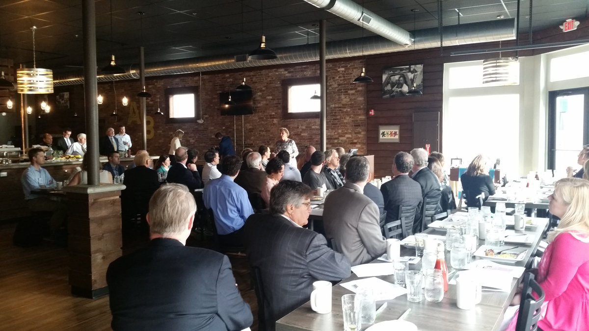 JonHurstRAM's tweet image. Beverly Main St forum at A&amp;amp;B Burgers. #MainStreet #smallbiz #mabiz