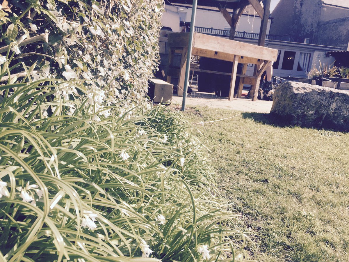 Portlandjamjar's tweet image. We are having an extension to our jam jar bar, more undercover seating to enjoy our hand made pizzas...