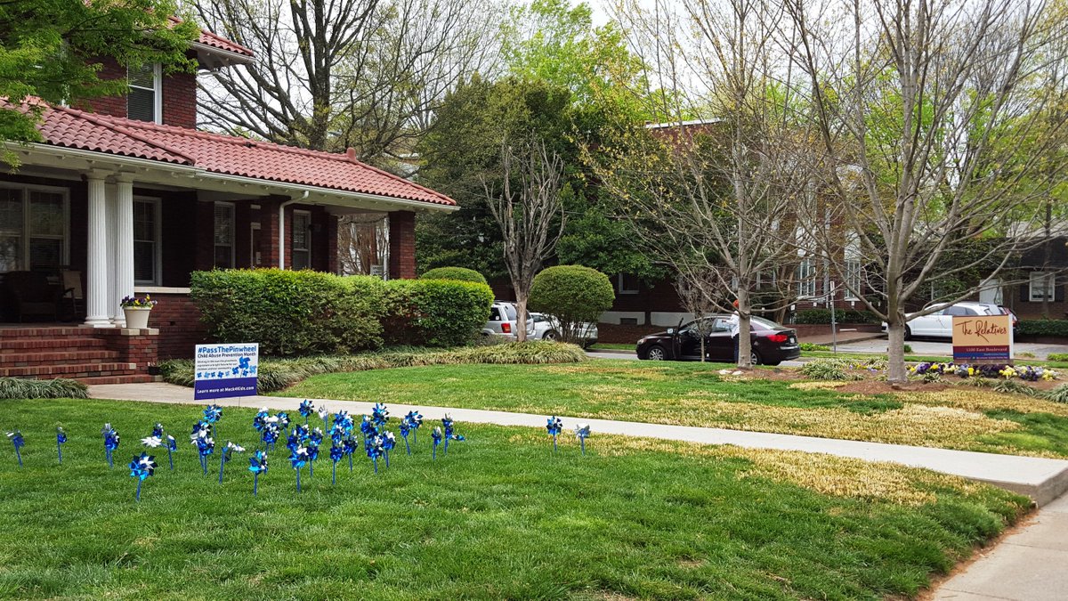 hw_clt's tweet photo. Dilworth East Blvd #PassThePinwheel APRIL is #ChildAbusePreventionMonth #CAPMonth #Meck4Kids https://t.co/jap8GdaVDr