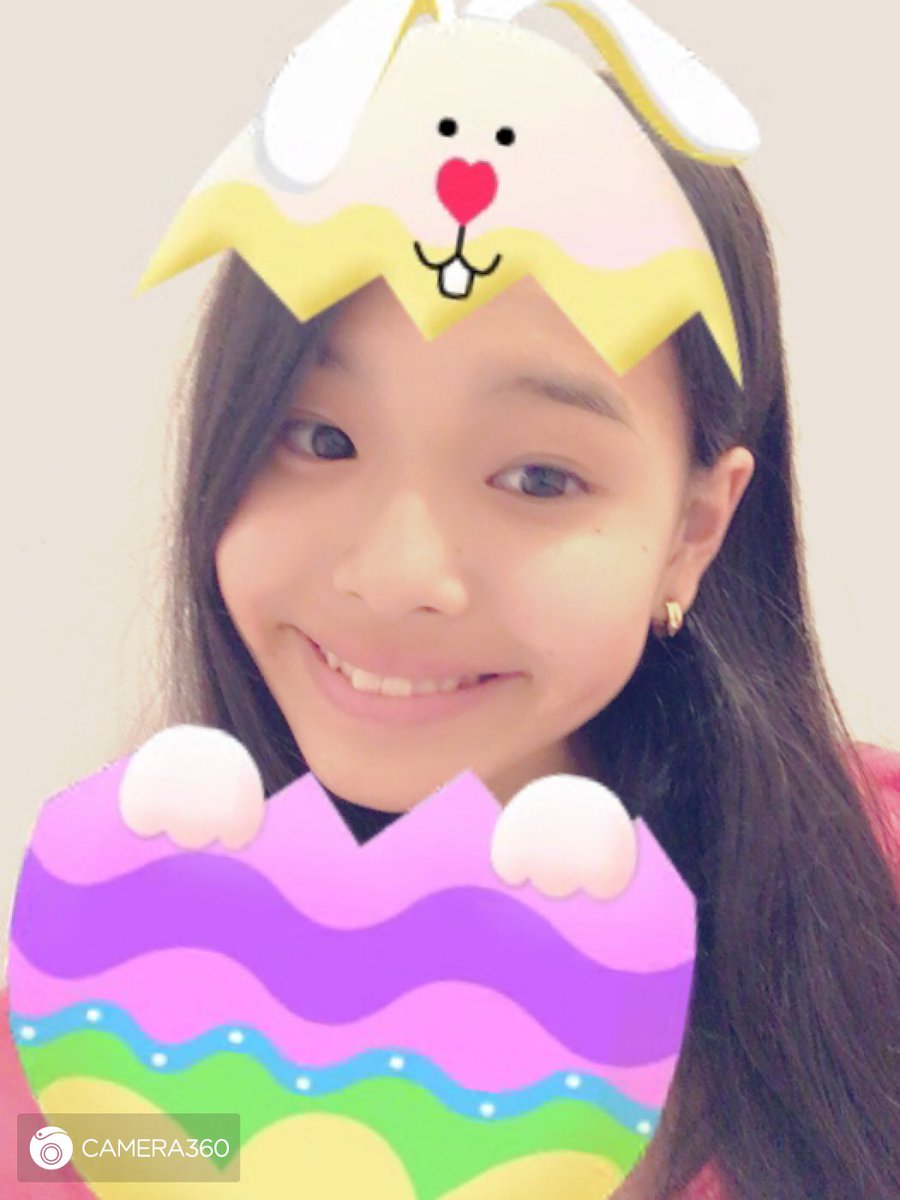 Swip2015's tweet photo. こんばんは
マリナの部屋の一部を紹介°˖✧◝(⁰▿⁰)◜✧˖°(๑′ฅฅ‵๑)♡
結構シンプルでそ？(´>∀<｀)ゝ
ポスターいっぱいあるんだ💗
まりなが好きなワンダイレクションもあるよん♥
3枚目は、イースターのeggだよ
まりな https://t.co/LqM6qW87de