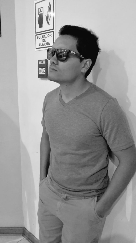 florclp26's tweet photo. @radioondacero @DenisDenilson98 #MePoneCuando se pone esos lentes jejeje #Baby #OndaCero https://t.co/kXlZGYtg5T