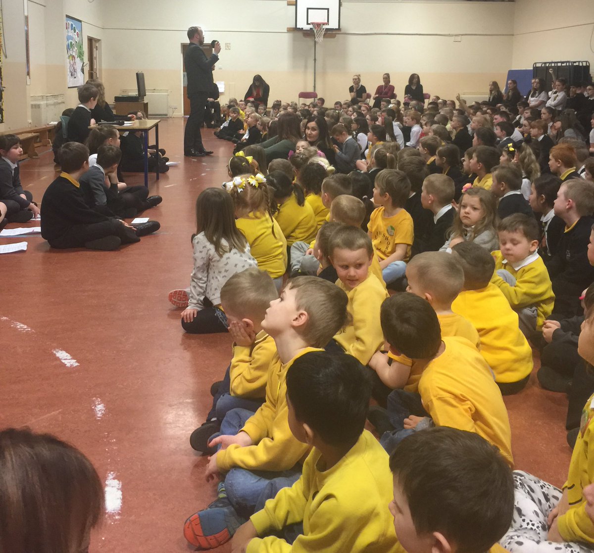 CarronshoreP1's tweet photo. Minister Andrew &amp; Primary 5 shared the Easter story with us at assembly today.We liked Minister Andrew's juggling. https://t.co/FbCnCvJazj