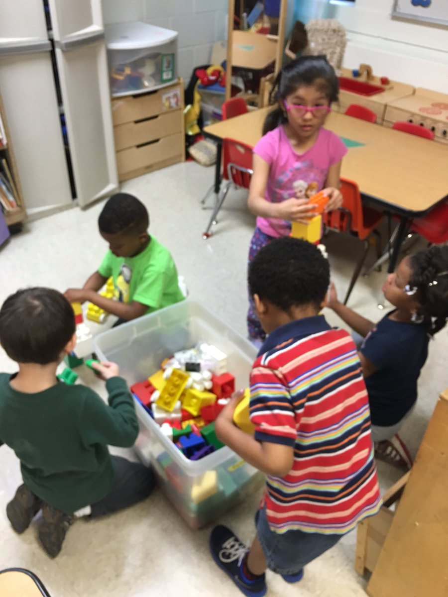MayhallsPreKin's tweet photo. Tower building from Legos... #hpsteam2016 #building #PreK #highpointelem https://t.co/JW8qtB7Xl3