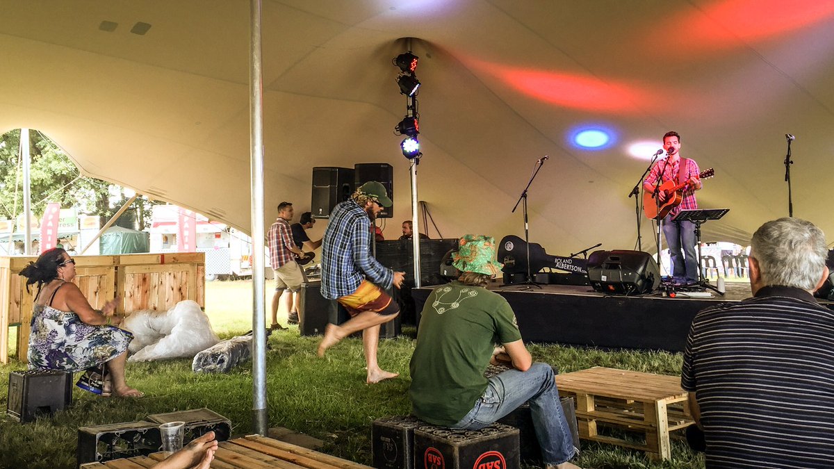 rolthemuso's tweet photo. #Splashy2016 was full of #SpecialMoments, and this was mine... #WhatACrowd #ThankYou #RolandAlbertson #OpeningAct https://t.co/bPEPfsCara